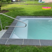 Schwimmbad Swimmingpool Uebeschi