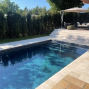Schwimmbad Swimmingpool Uttigen Bepflanzung Poolnähe